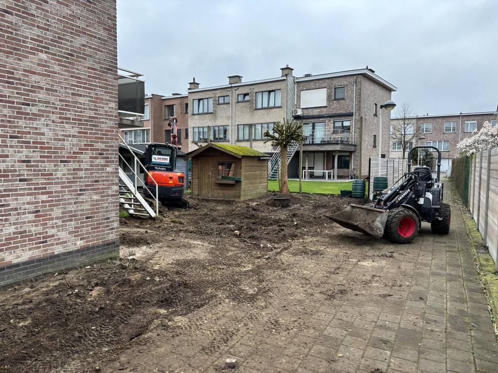 Dezelfde achtertuin tijdens het grondwerk.
